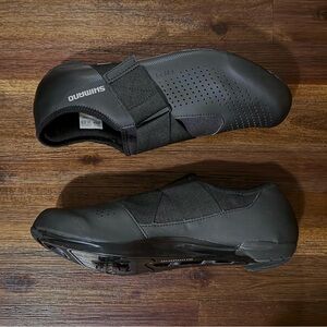 Shimano Cycling Shoes Bolt Clip In - Mens Size 11 to 11.5 - MINT Bike Peloton